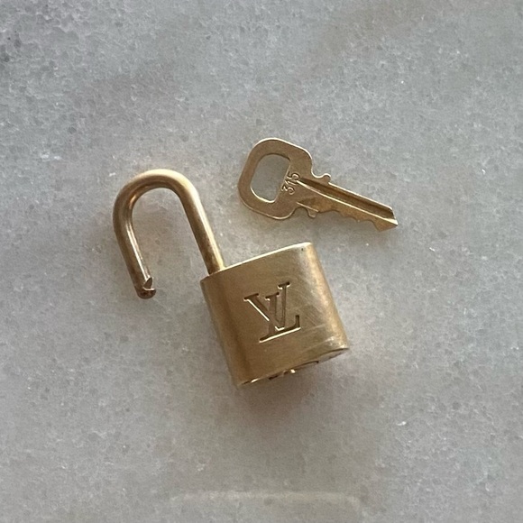 Louis Vuitton Lock with One Key #315 - Picture 10 of 11